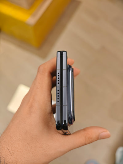 Actual photo - Huawei Pura X Max - Interstellar Blue - Top edge