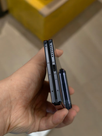 Actual photo - Huawei Pura X Max - Interstellar Blue - USB-C port and SIM tray